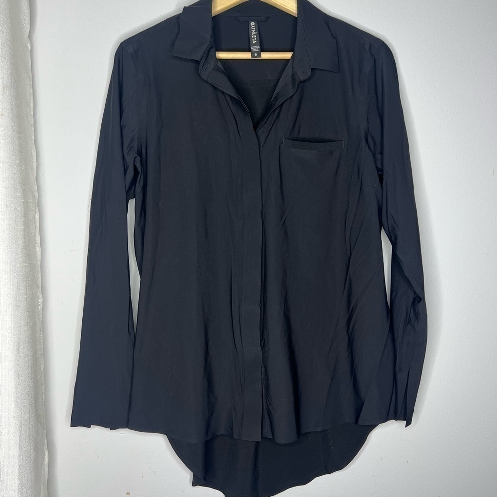 ATHLETA Urbanite Black Haze Work Travel Commute Button Down Shirt Top